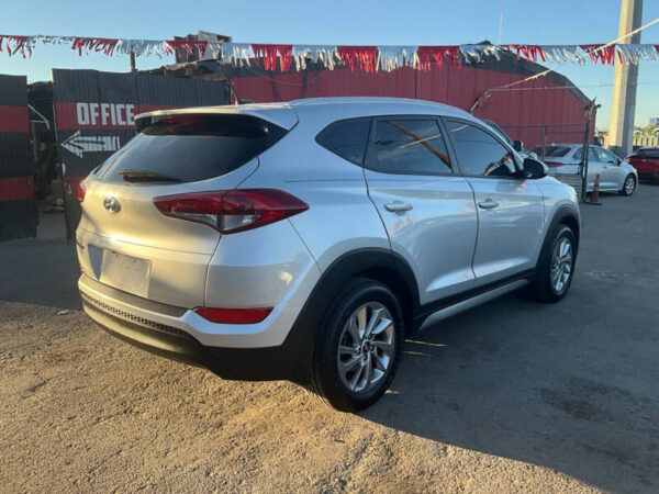 2017 Hyundai Tucson SE - Image 6