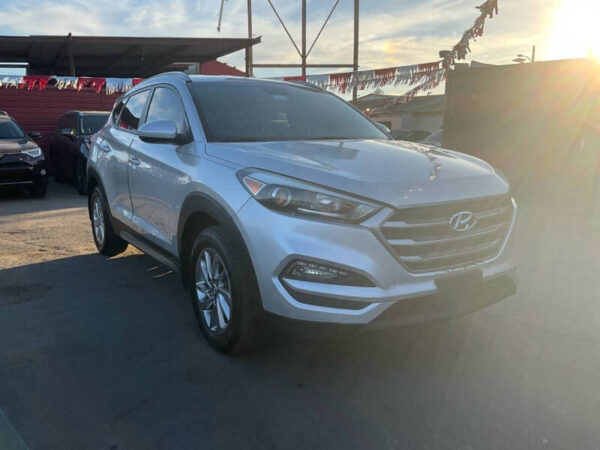 2017 Hyundai Tucson SE - Image 4
