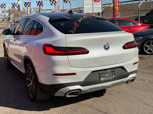 2022 BMW X4 xDrive30i - Image 2