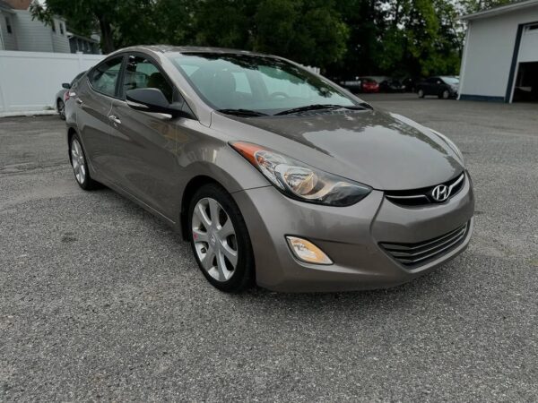 2013 Hyundai Elantra Limited - Image 2
