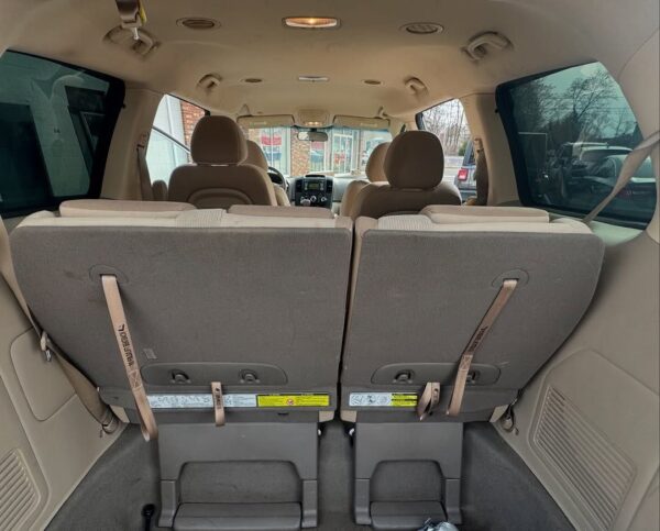 2014 Kia Sedona LX - Image 4