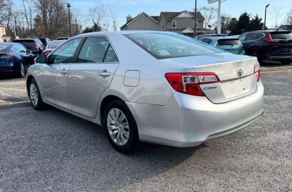 2014 Toyota Camry LE - Image 3