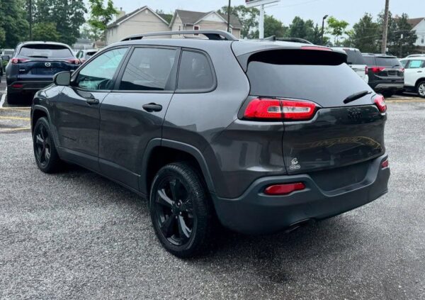 2017 Jeep Cherokee Sport - Image 5