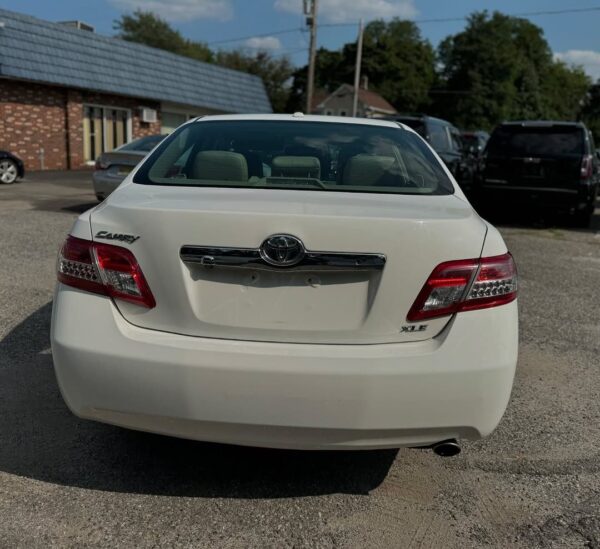 2011 Toyota Camry XLE - Image 3