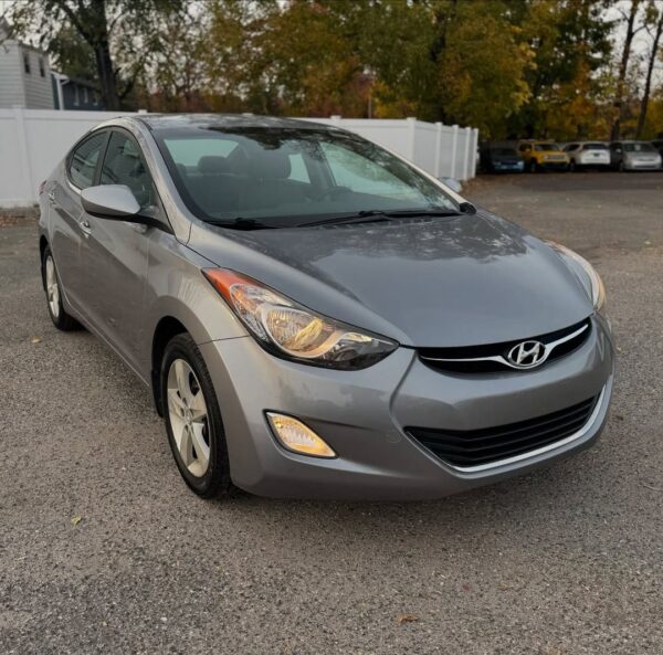 2013 Hyundai Elantra GLS - Image 2