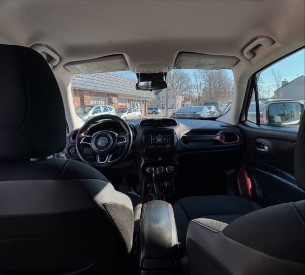 2015 Jeep Renegade Trailhawk 4x4 - Image 3