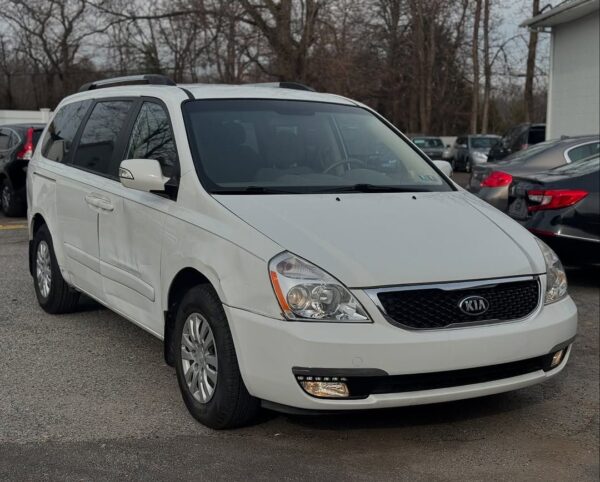 2014 Kia Sedona LX - Image 3
