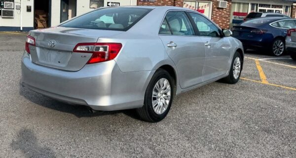 2014 Toyota Camry LE - Image 4
