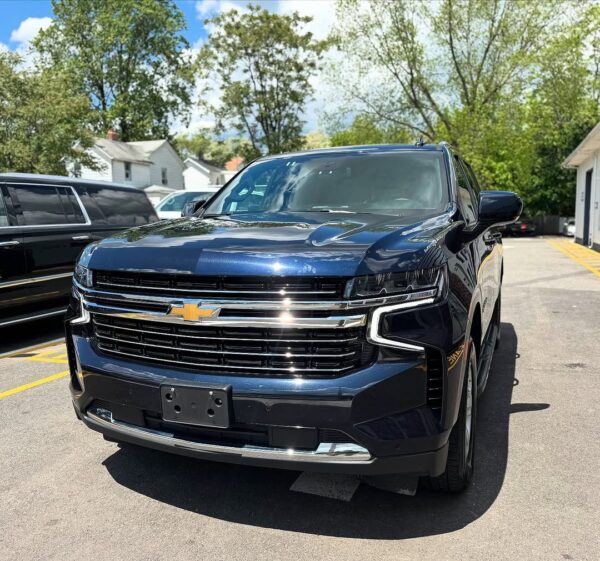 2023 Chevrolet Suburban LT 4x4 - Image 2