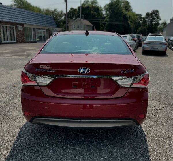 2012 Hyundai Sonata Hybrid - Image 5