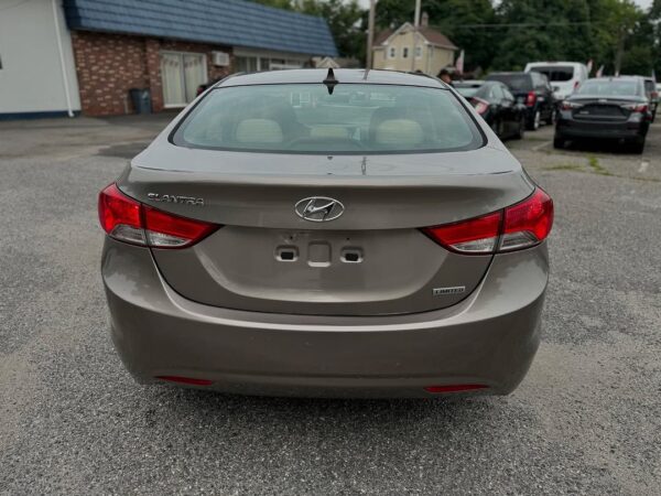 2013 Hyundai Elantra Limited - Image 4
