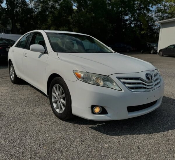 2011 Toyota Camry XLE - Image 4