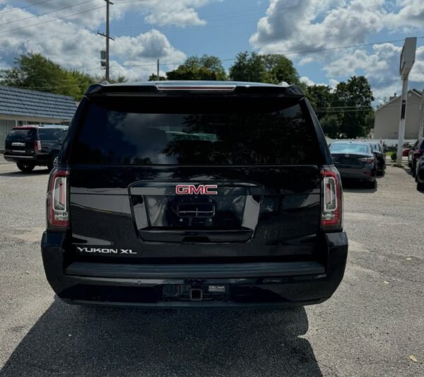 2015 GMC Yukon XL - Image 4