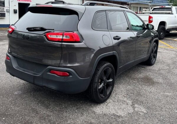 2017 Jeep Cherokee Sport - Image 4