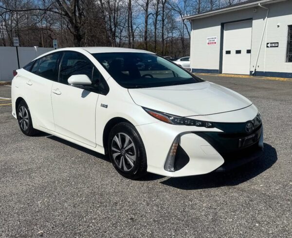 2017 Toyota Prime Prius - Image 2