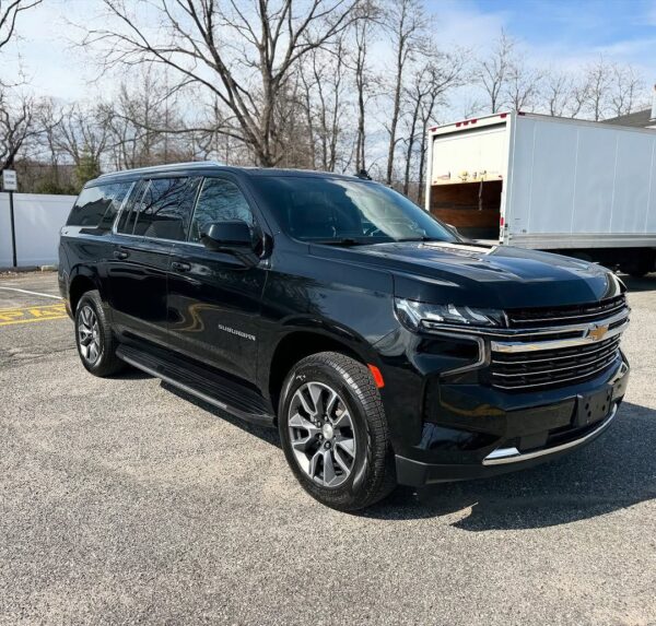 2022 Chevrolet Suburban LT 4X4 - Image 2