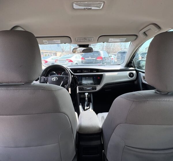 2018 Toyota Corolla LE - Image 3