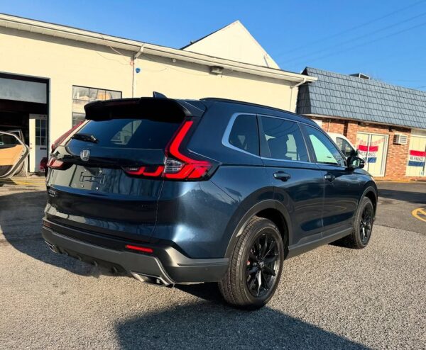 2023 Honda CR-V Hybrid - Image 4