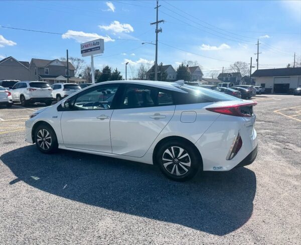 2017 Toyota Prime Prius - Image 5
