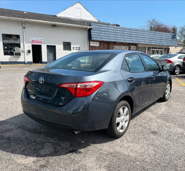2018 Toyota Corolla LE - Image 5
