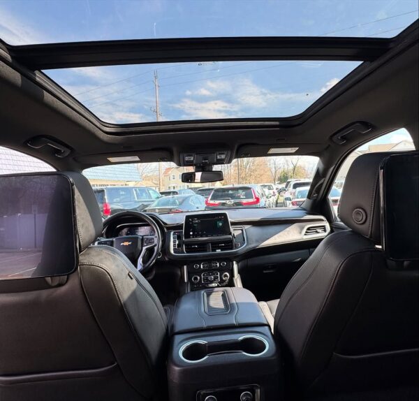 2022 Chevrolet Suburban LT 4X4 - Image 3