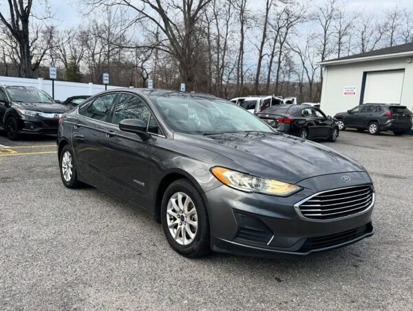 2019 Ford Fusion Hybrid - Image 2