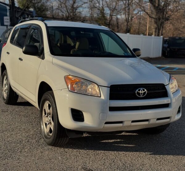 2010 Toyota RAV4 4x4 - Image 2