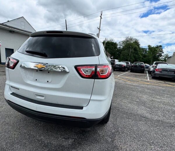 2017 Chevrolet Transverse LS - Image 4