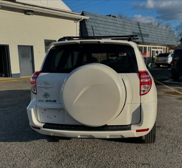 2010 Toyota RAV4 4x4 - Image 3