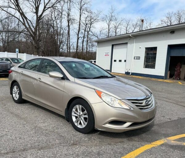2011 Hyundai Sonata GLS - Image 2