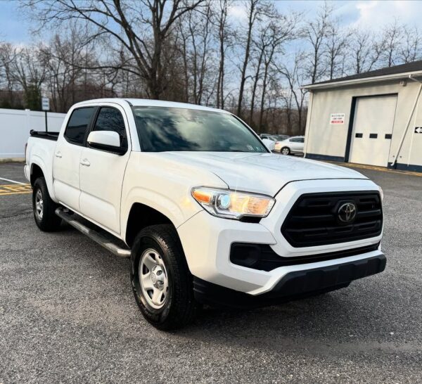 2018 Toyota Tacoma SR5 - Image 2