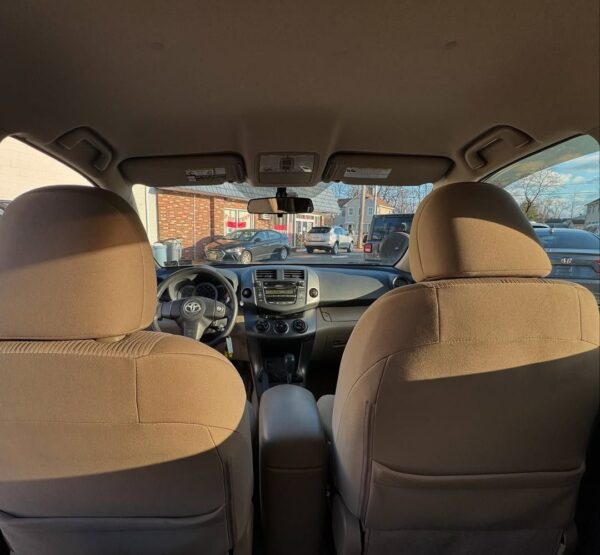2010 Toyota RAV4 4x4 - Image 4