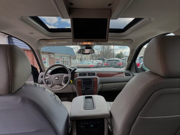 2009 Chevrolet Suburban LTZ - Image 3