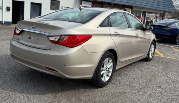 2011 Hyundai Sonata GLS - Image 4