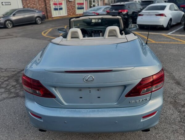 2011 Lexus IS 250C - Image 4