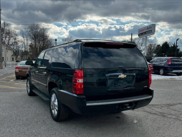 2009 Chevrolet Suburban LTZ - Image 5