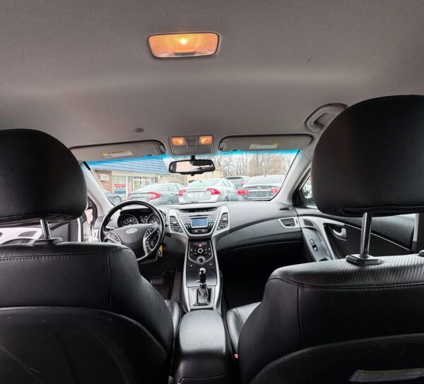 2014 Hyundai Elantra - Image 3
