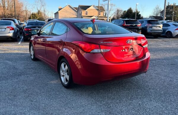 2012 Hyundai Elantra - Image 4