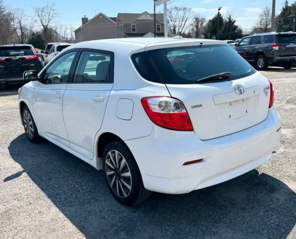 2009 Toyota Matrix - Image 2