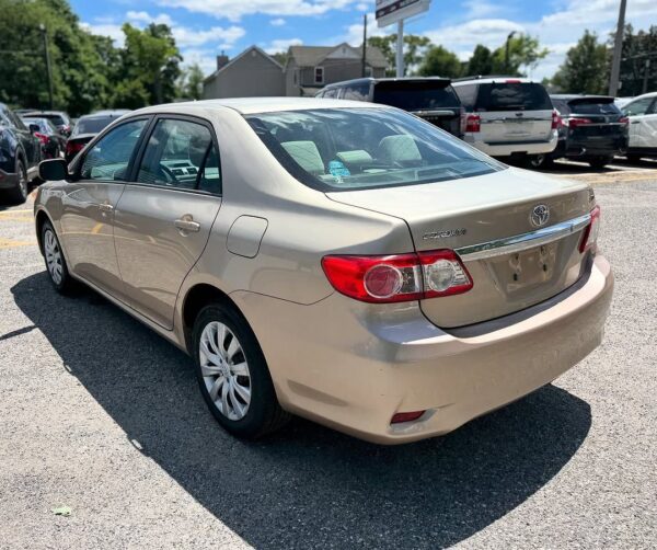 2012 Toyota Corolla LE - Image 4